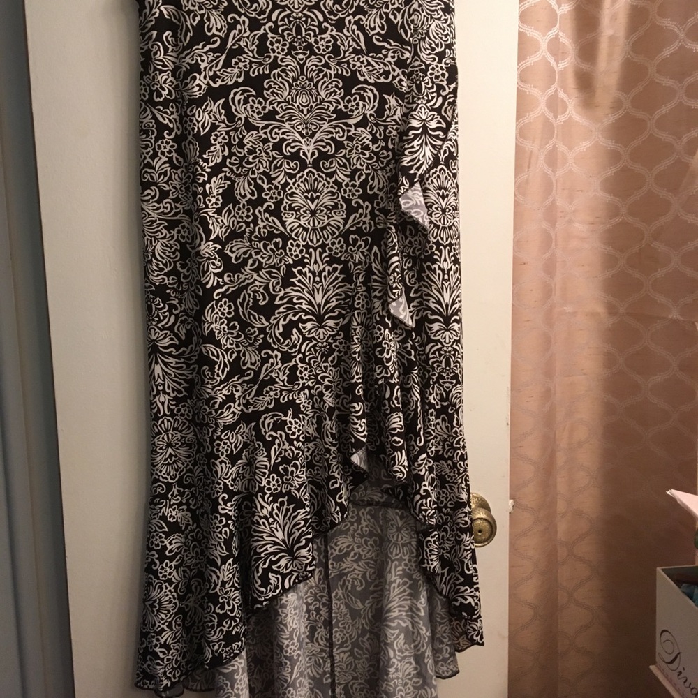 Long blk/wht high low skirt  Sz XL